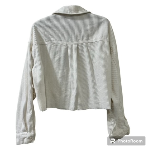 Forever 21 Womens Cream Corduroy Cropped Button Long Sleeve Shirt Jacket Sz LG - Picture 2 of 9